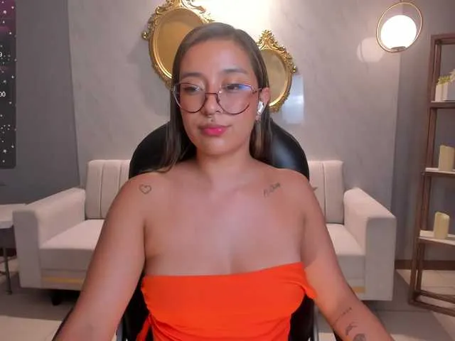 Live sex webcam photo for OliviaMartin1 #277886304