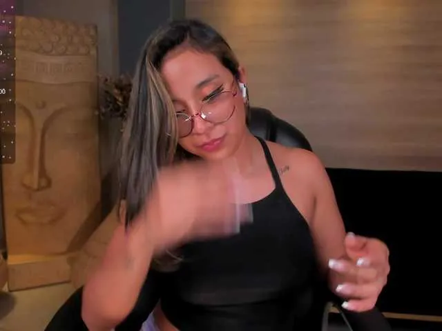 Live sex webcam photo for OliviaMartin1 #277938411