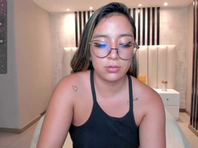 Live sex webcam photo for OliviaMartin1 #289071076