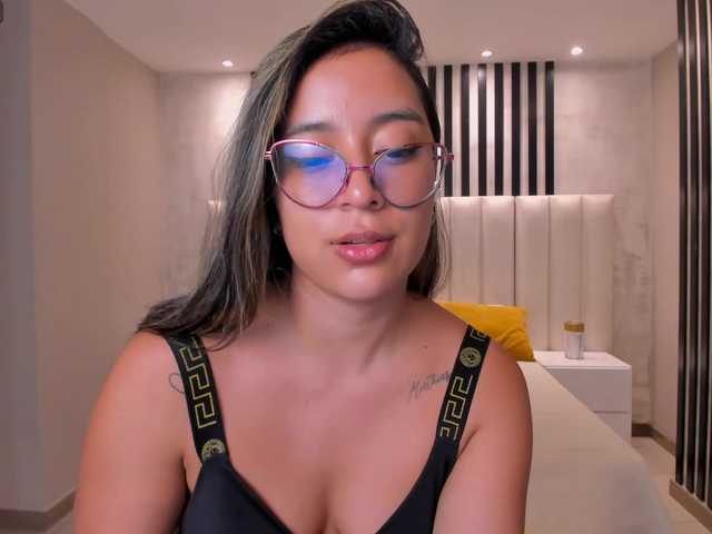 Live sex webcam photo for OliviaMartin1 #289413996