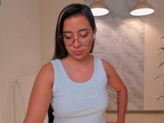 Live sex webcam photo for OliviaMartin1 #289853100