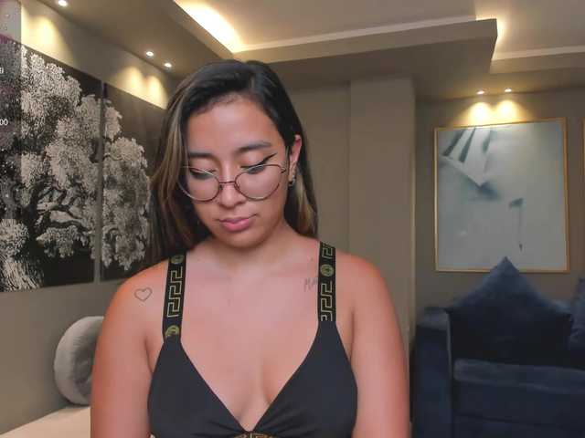 Live sex webcam photo for OliviaMartin1 #289977004