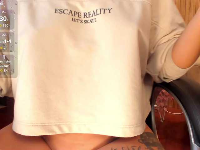 Live sex webcam photo for OliviaMartin1 #290143980