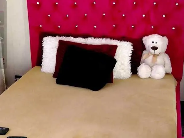 Live sex webcam photo for OliviaShaw23 #278310667