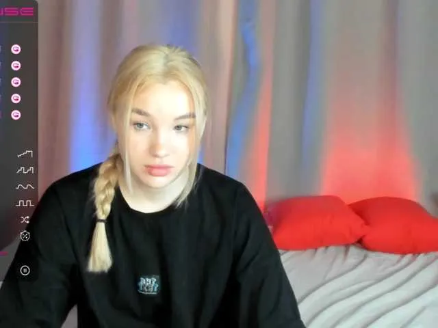 Live sex webcam photo for OliviaSheort #274512375