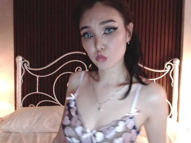 Live sex webcam photo for Oliviacakee #277963552