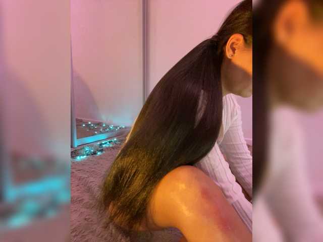 Live sex webcam photo for Oliviya77 #276894092