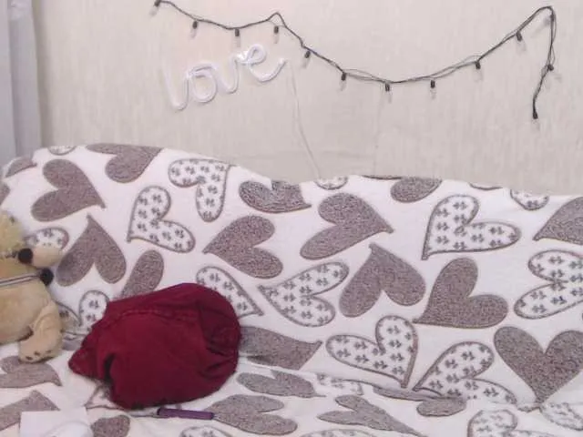 Live sex webcam photo for Olora #271983137
