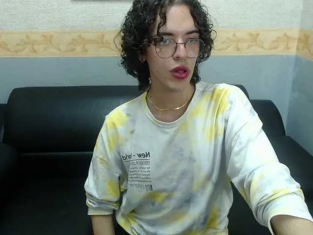 Live sex webcam photo for OmanWills #276924612