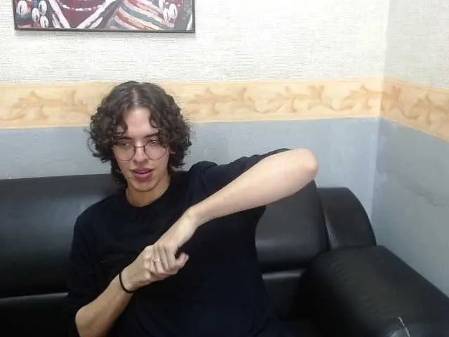 Live sex webcam photo for OmanWills #276951037