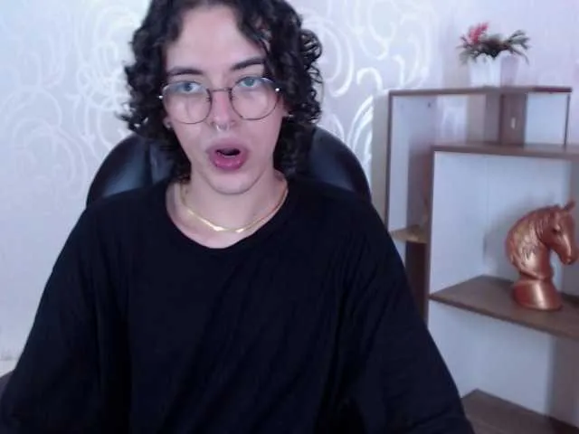 Live sex webcam photo for OmanWills #277005272