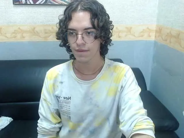 Live sex webcam photo for OmanWills #277087602
