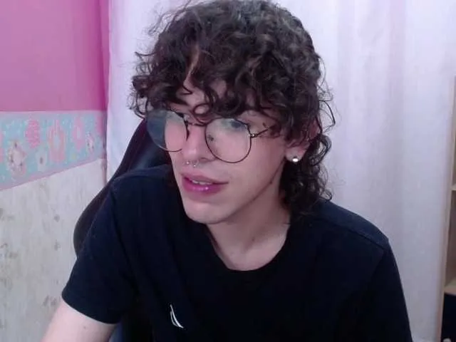 Live sex webcam photo for OmanWills #277190493