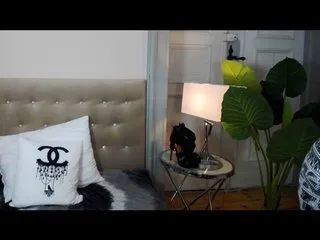 Live sex webcam photo for OneMika #160960644