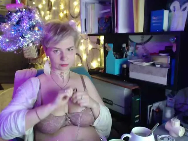 Live sex webcam photo for OnyxFox #276974798