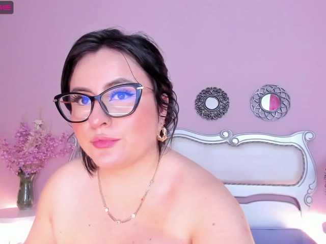 Live sex webcam photo for Oriana-Montoy #273689598