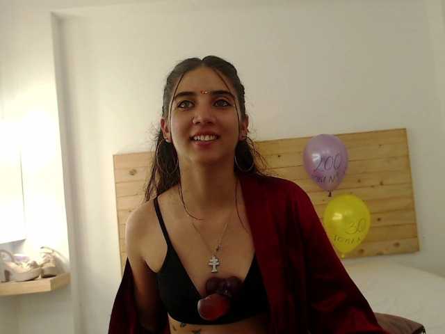 Live sex webcam photo for Oriana-Thom #274485596