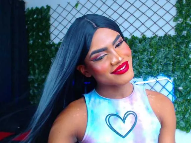 Live sex webcam photo for OrianaDonadoo #275838468