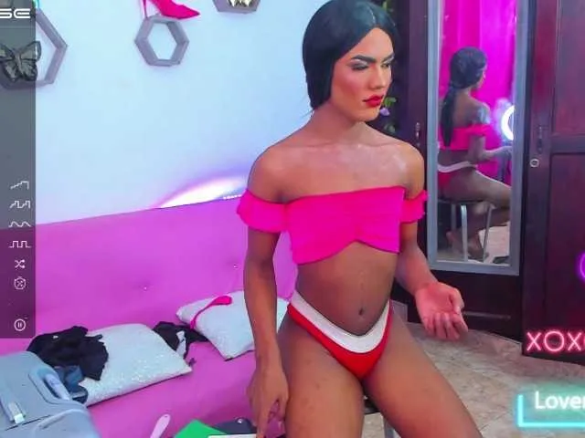 Live sex webcam photo for OrianaDonadoo #275940909