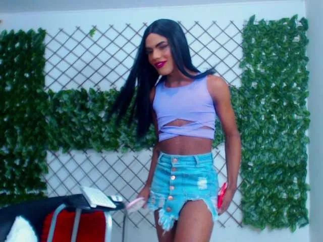 Live sex webcam photo for OrianaDonadoo #275964454