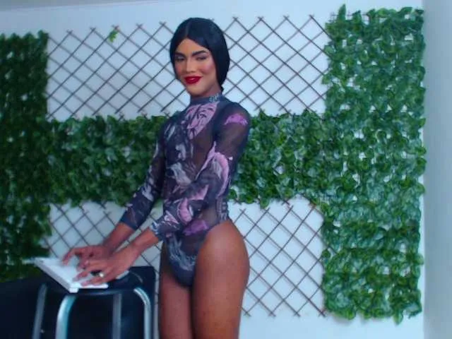 Live sex webcam photo for OrianaDonadoo #276063674