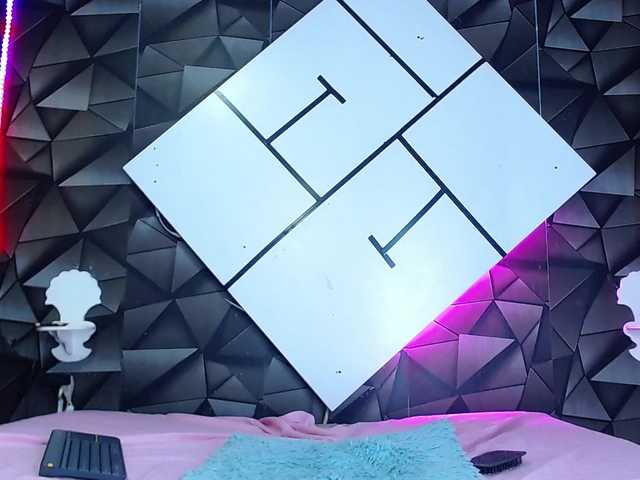 Live sex webcam photo for Orianita #276796497