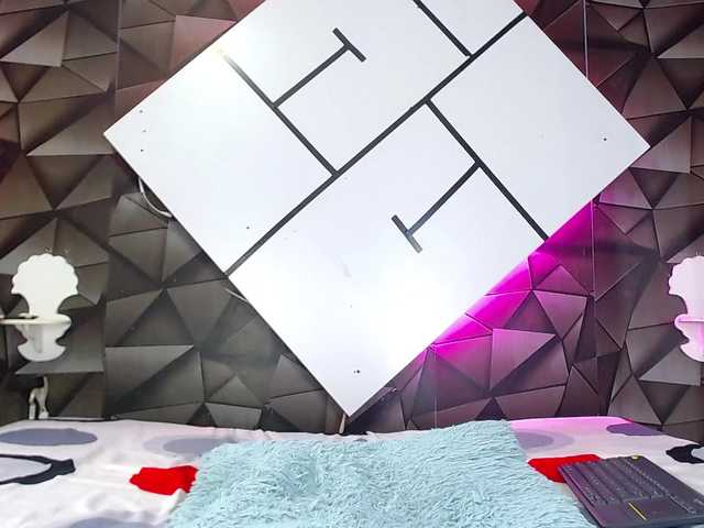 Live sex webcam photo for Orianita #276833054