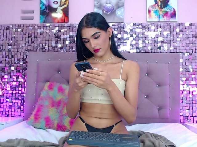 Live sex webcam photo for Orianita #277065585