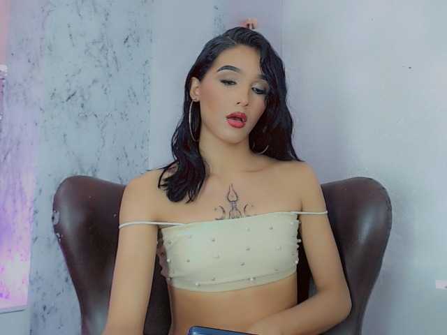 Live sex webcam photo for Orianita #277402084