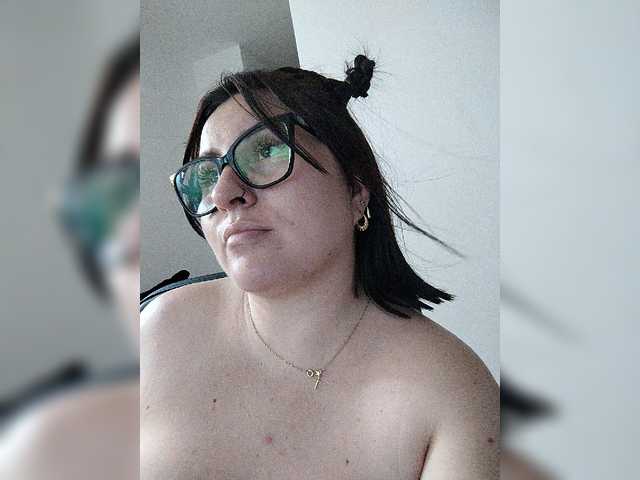 Live sex webcam photo for Orianna-Guzman #275673014