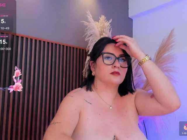 Live sex webcam photo for Orianna-Guzman #291289423