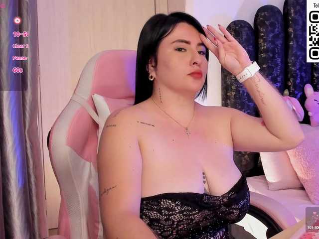 Live sex webcam photo for Orianna-Guzman #291391743