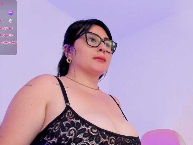 Live sex webcam photo for Orianna-Guzman #291417731