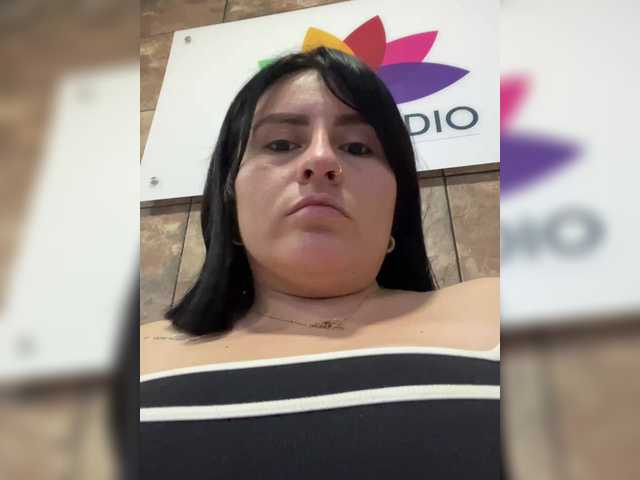 Live sex webcam photo for Orianna-Guzman #291559101