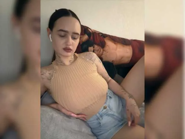 Live sex webcam photo for OriginalHOOLi #277994109