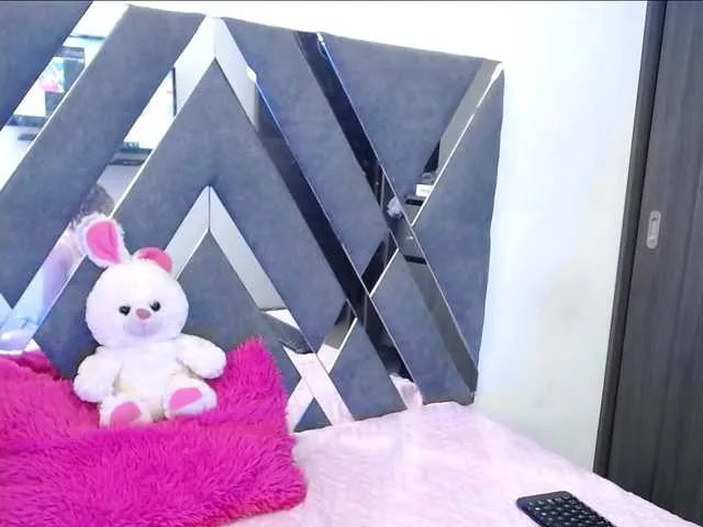 Live sex webcam photo for Orisweet #277601649