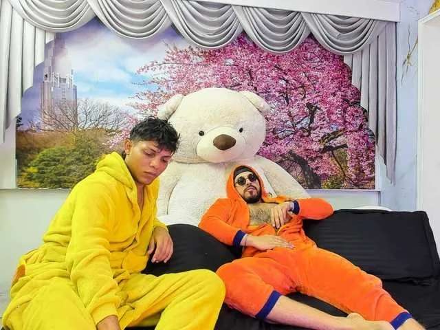 Live sex webcam photo for OversizedGuyss #290683542