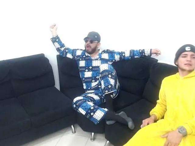 Live sex webcam photo for OversizedGuyss #290724034