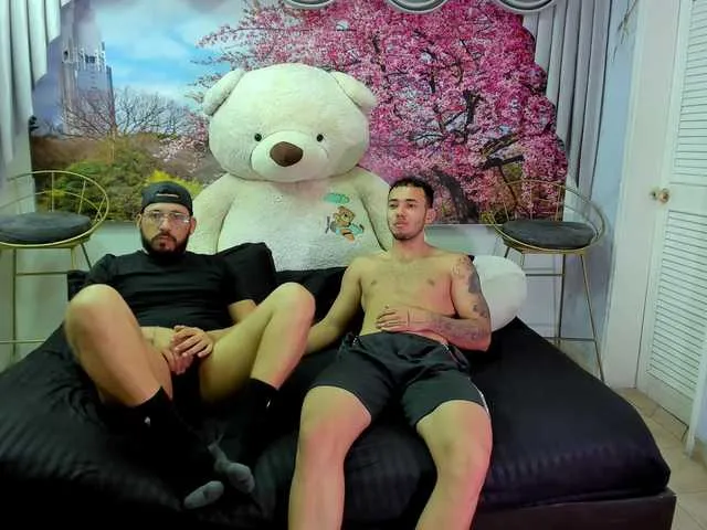 Live sex webcam photo for OversizedGuyss #290868822