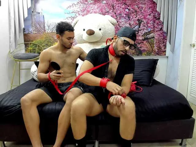 Live sex webcam photo for OversizedGuyss #290876337