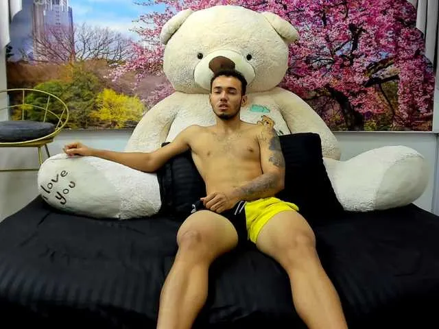 Live sex webcam photo for OversizedGuyss #290882852