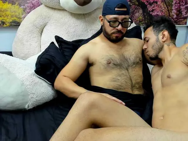 Live sex webcam photo for OversizedGuyss #290902969