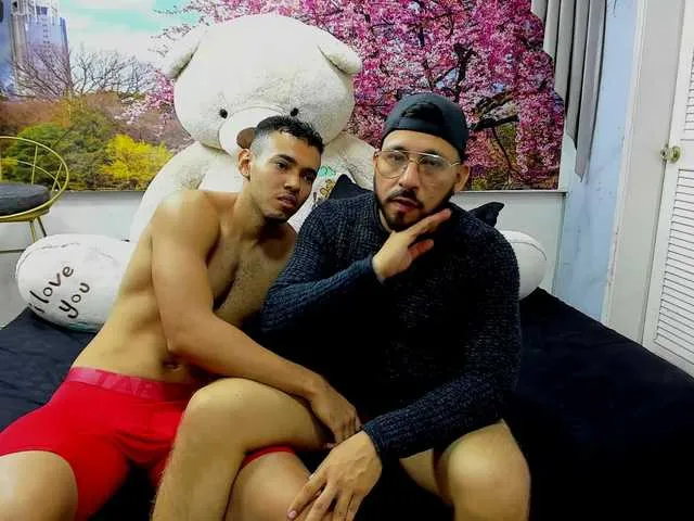 Live sex webcam photo for OversizedGuyss #290951233