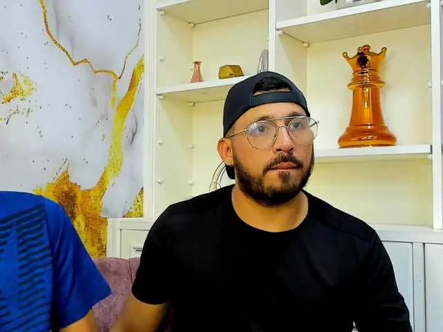 Live sex webcam photo for OversizedGuyss #290972638