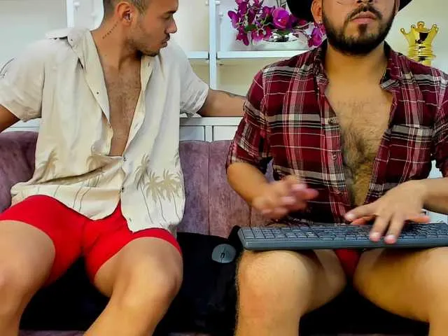 Live sex webcam photo for OversizedGuyss #290983323