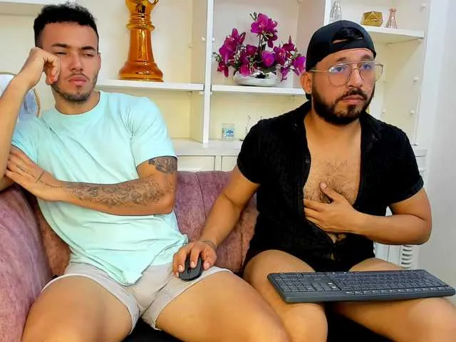 Live sex webcam photo for OversizedGuyss #290995658