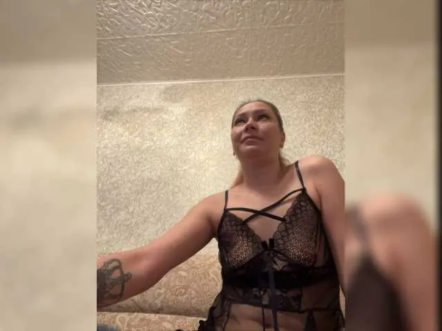 Live sex webcam photo for OxiiLove #275729087