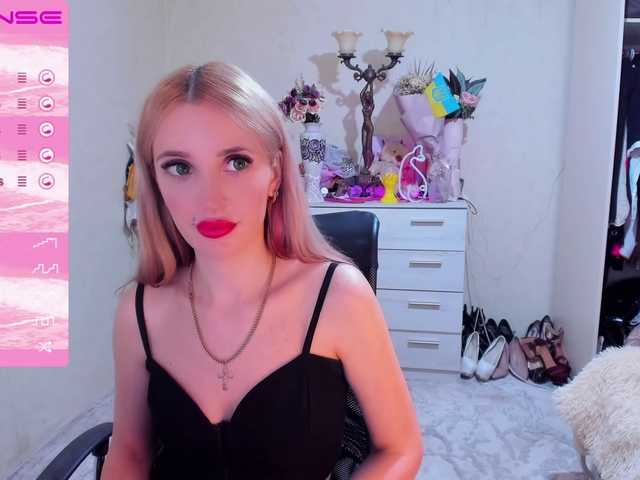 Live sex webcam photo for OxxxymorinMi #274121188