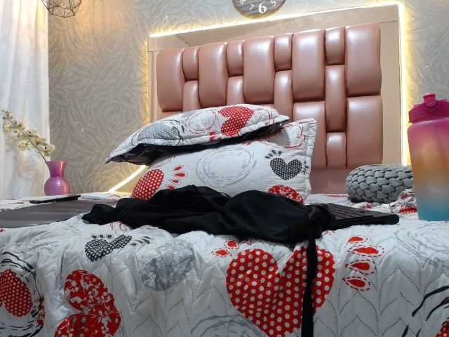 Live sex webcam photo for PAULETTE--RHODES #288078867