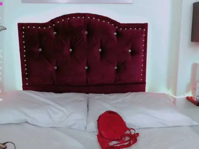 Live sex webcam photo for PAULIEDEVILLE #273597396